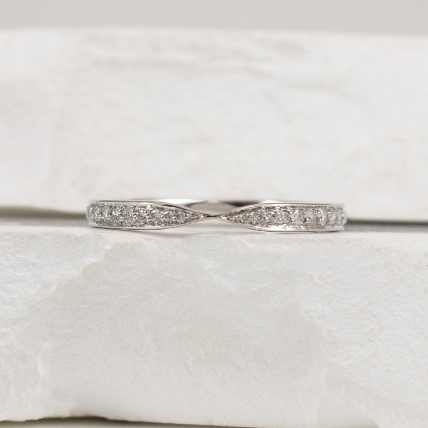 10KW 0.20CT Diamond Pinched Band
10K White Gold Natural Diamond Pinched Band
0.20 Total Diamond Weight Natural Diamonds I1-2 Clarity, H-J Colour
Finger Size 6.75