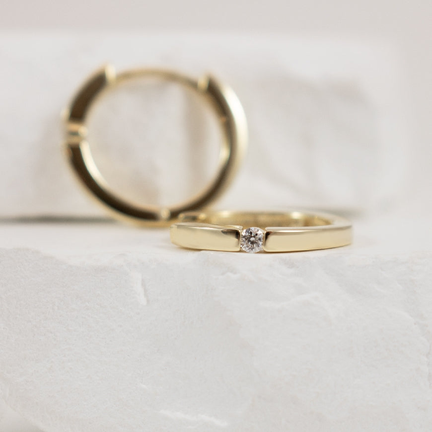 10KY Single Diamond Huggie Hoop Earrings
10K Yellow Gold Natural Diamond Polished Huggie Hoop Earrings
0.05 Total Natural Diamond Weight
Earring Closure Huggie Hoop