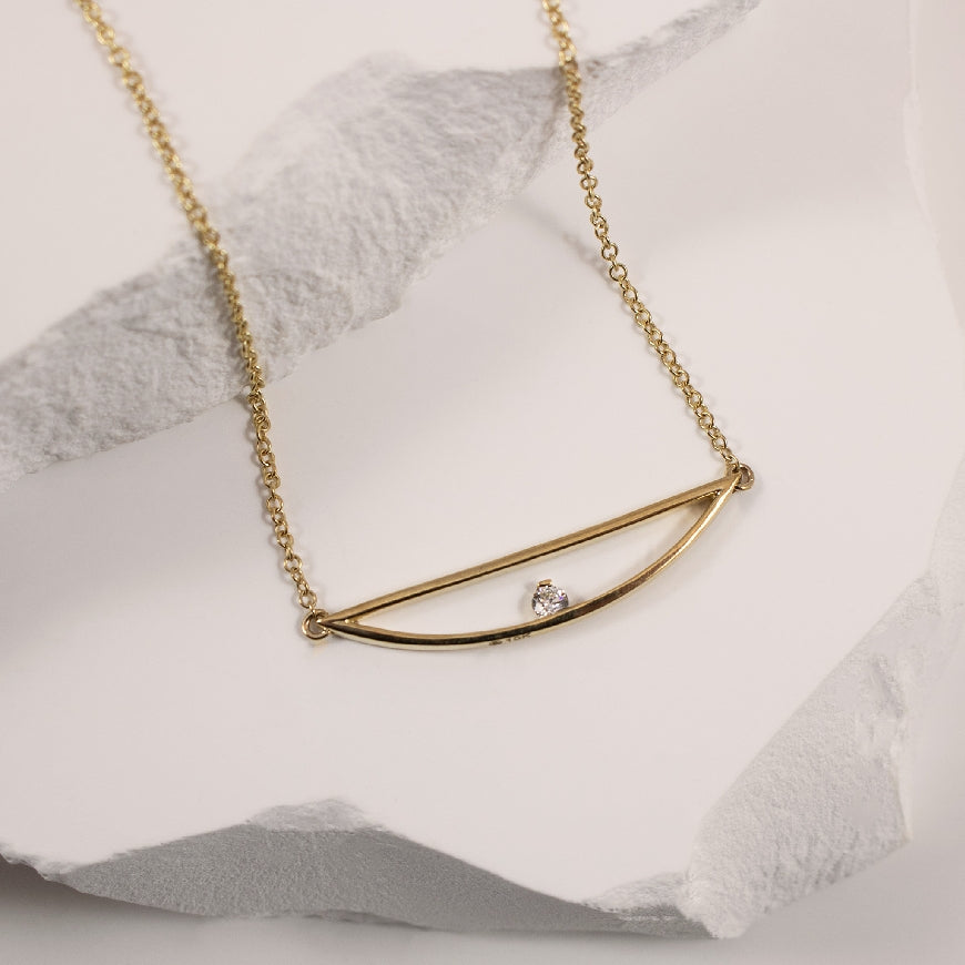 10K Yellow Gold Maple Leaf Natural Canadian Diamond Necklace
0.045 Carat of Natural Round Brilliant Cut Canadian Diamond SI2 Clarity, G Colour
Chain Length 19' (Adjustable to 17'or 18')