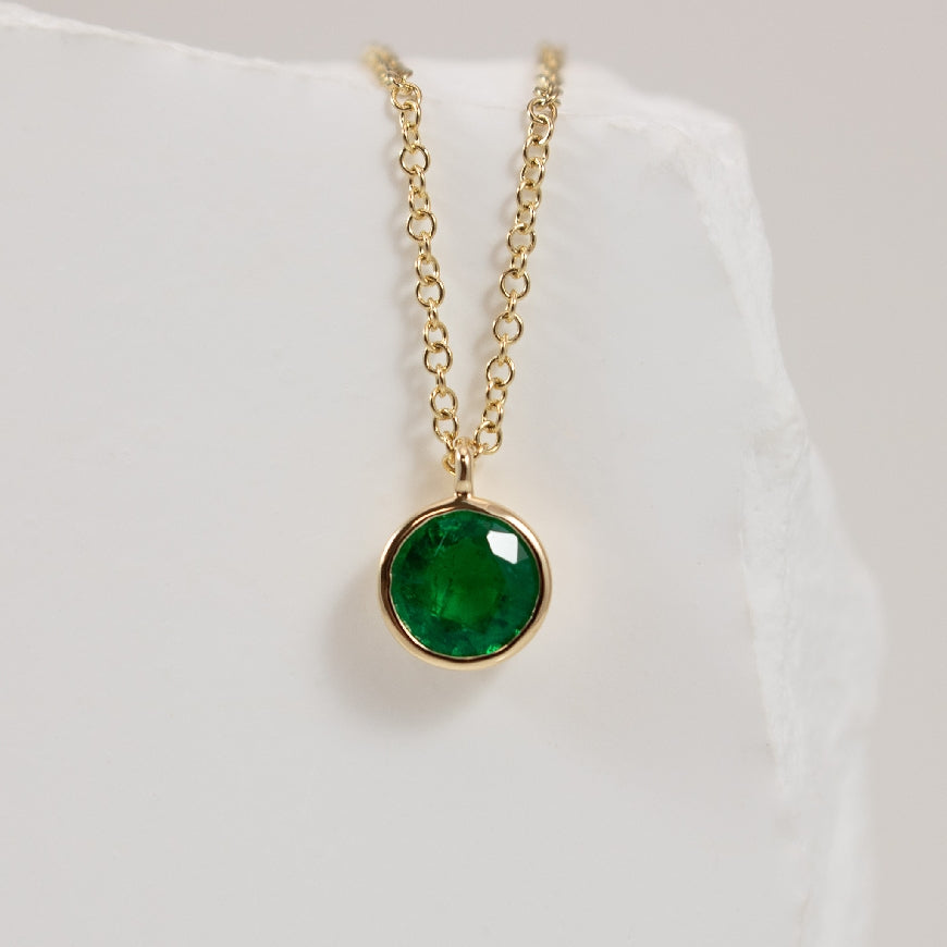 14KY Modern 0.55CT Emerald Bezel Set Necklace
14K Yellow Gold Roman & Jules Emerald Round Bezel Necklace
0.55 Carat Round Cut Emerald
Chain Length 18' (Adjustable)