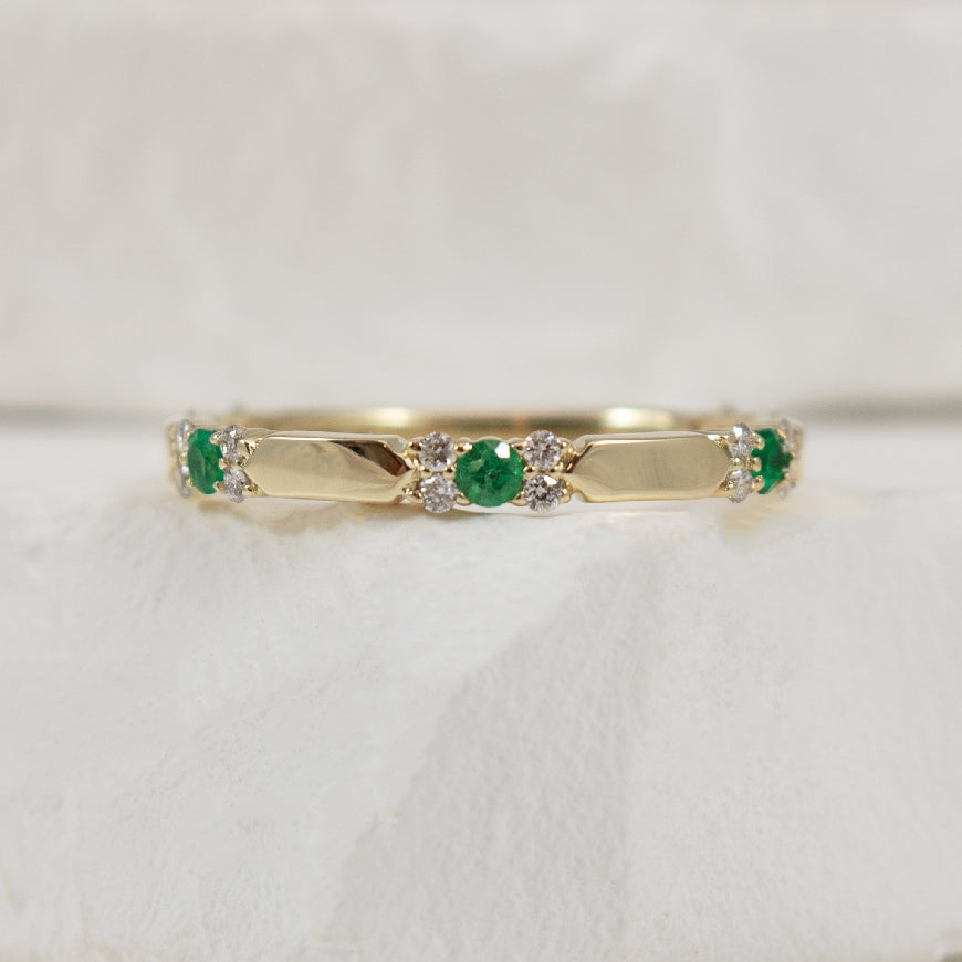 10KY Elongated Hexagon Bar Emerald & Diamond Band
10K Yellow Gold Emerald & Diamond Band 
0.13 Total Diamond Weight I2 Clarity, H-J Colour 
Finger Size 6.75