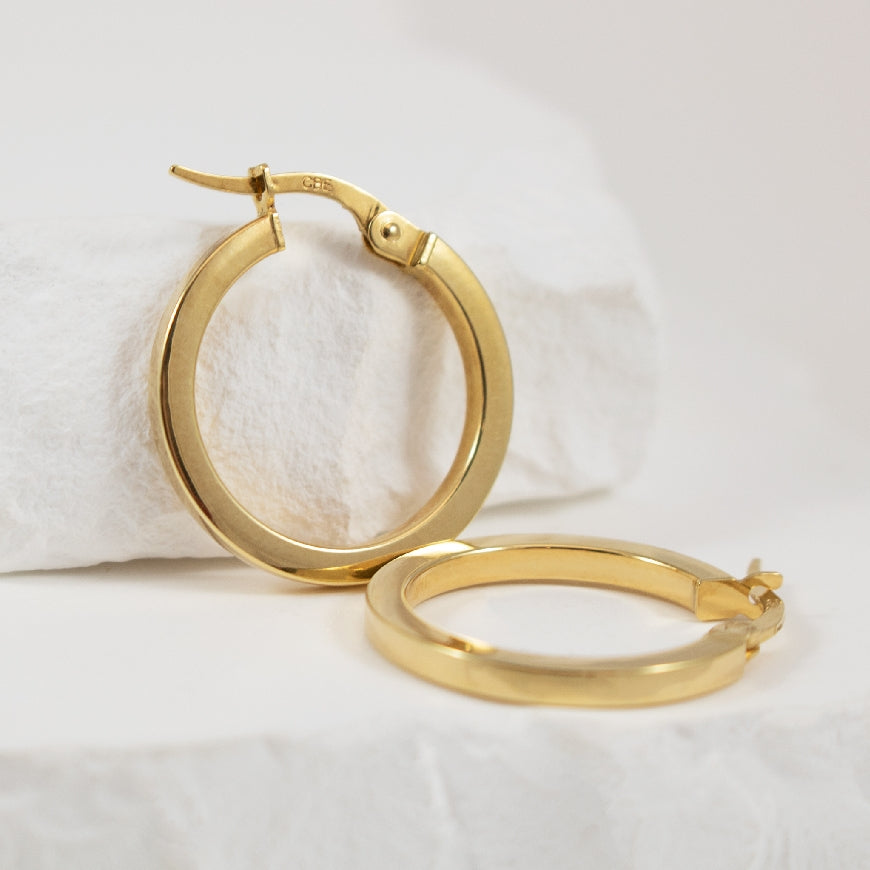 10KY Pipe Huggie Hoop Earrings
10K Yellow Gold Pipe Hoop Earrings
Earring Closure Hinged Post
20mm Diameter
1.55 Grams