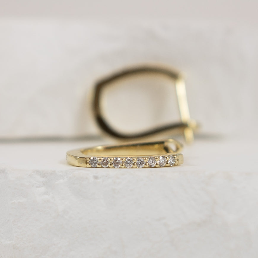 14KY Petite Diamond Huggie Hoop Earrings
14K Yellow Gold Natural Diamond Hoop Earrings
0.12 Total Natural Diamond Weight VS-SI Clarity, G-H Colour
Earring Closure Huggie Hoop