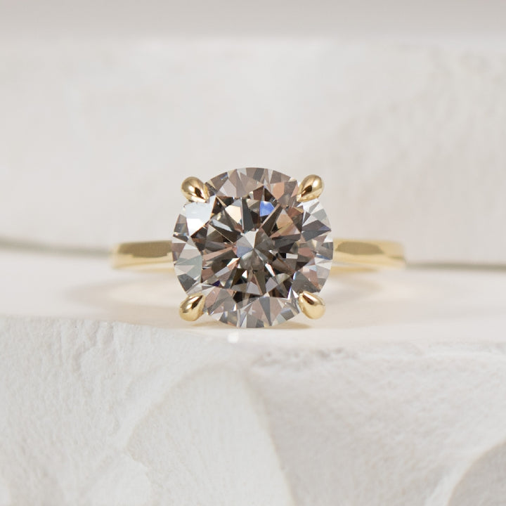 14KY 4.00CT Gabriel & Co. Diamond Engagement Ring 
14K Yellow Gold Gabriel & Co. Natural & Lab Grown Diamond Engagement Ring 
4.00 Carat Round Brilliant Cut Lab Grown Diamond of VS1 Clarity, E Colour, Excellent/ Excellent/ Excellent Cut, IGI Ce