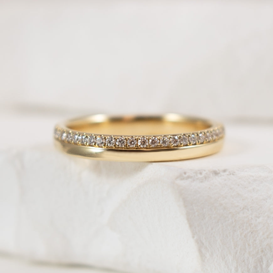 14KY Diamond & High Polish Band
14K Yellow Gold Natural Diamond & High Polish Band
0.16 Carats Total Diamond Weight of SI1-2 Clarity, GH Colour
Finger Size 6.5