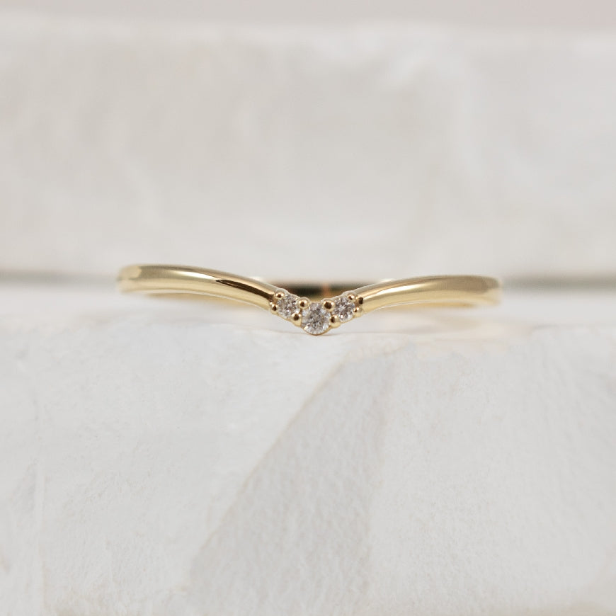 14K Yellow Gold Natural Diamond Contour Band
0.03 Total Diamond Weight SI2-3 Clarity, G-H Colour
Finger Size 6.75