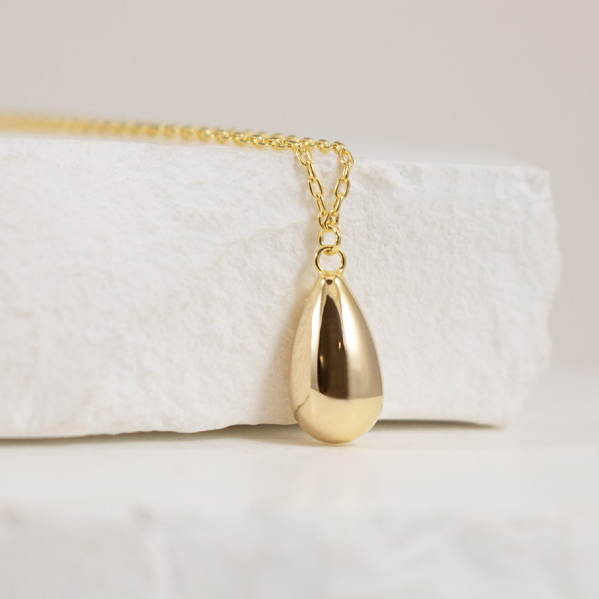 14KY Puffed Delicate Teardrop Necklace
14K Yellow Gold Puffed Teardrop Necklace
Chain Length 18'
1.40 Grams