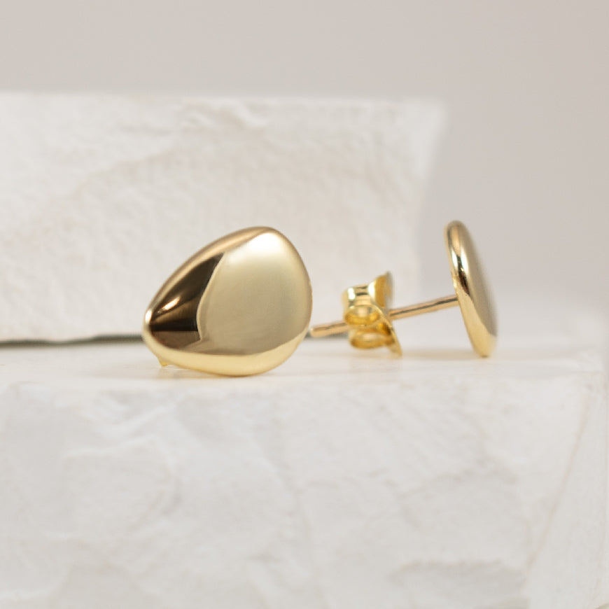 14KY Puffed Free Form Polished Stud Earrings
14K Yellow Gold Puffed Free Form Polished Stud Earrings
1.56 Grams