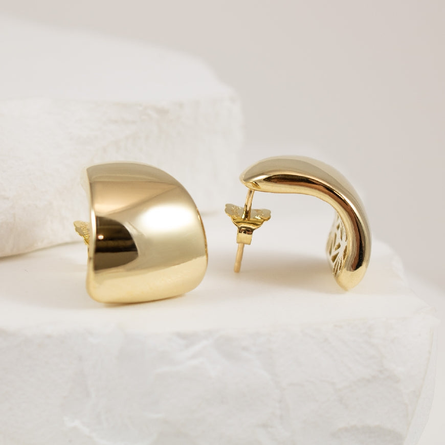14KY Puffy Triagular Half Hoop Stud Earrings                      
14K Yellow Gold Puffy Triangular Stud Earrings 
Earring Closure Post with Butterfly Back
3.45 Grams