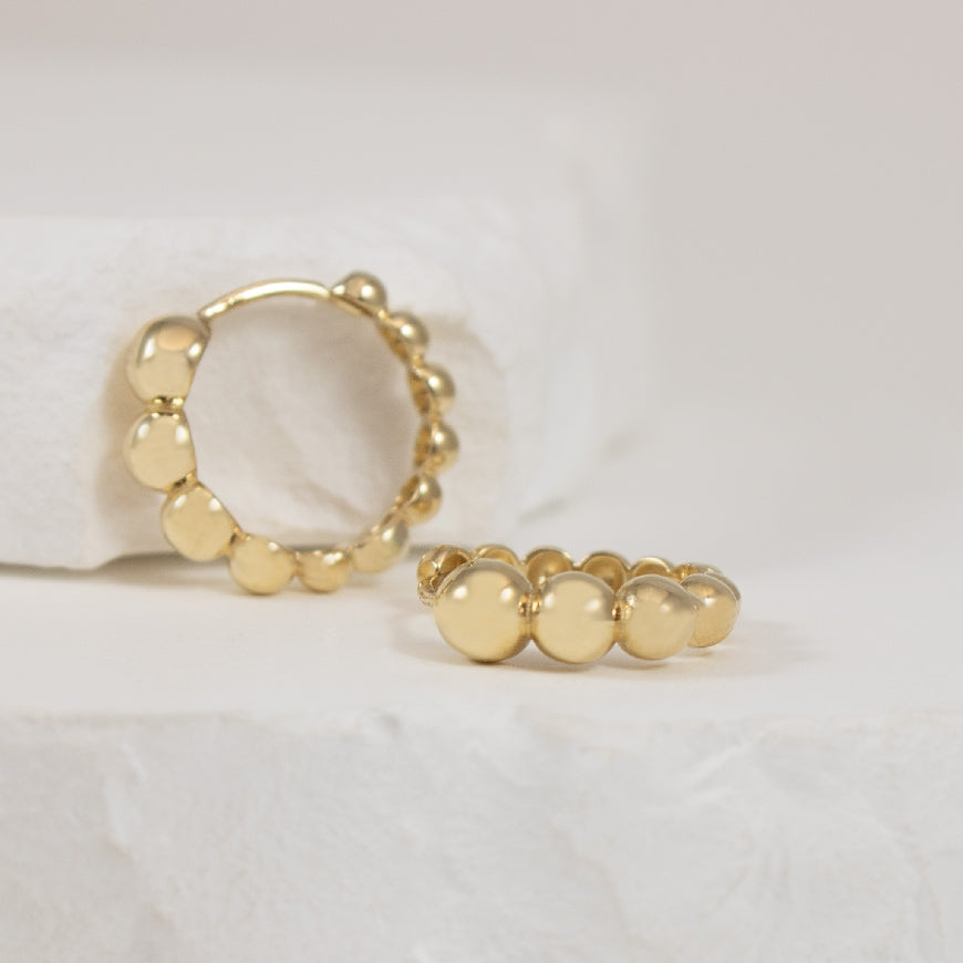 10KY Beaded Huggie Hoop Earrings
14K Yellow Gold Graduated Beaded Huggie Hoop Earrings
Earring Closure Huggie Hoop
2.45 Grams