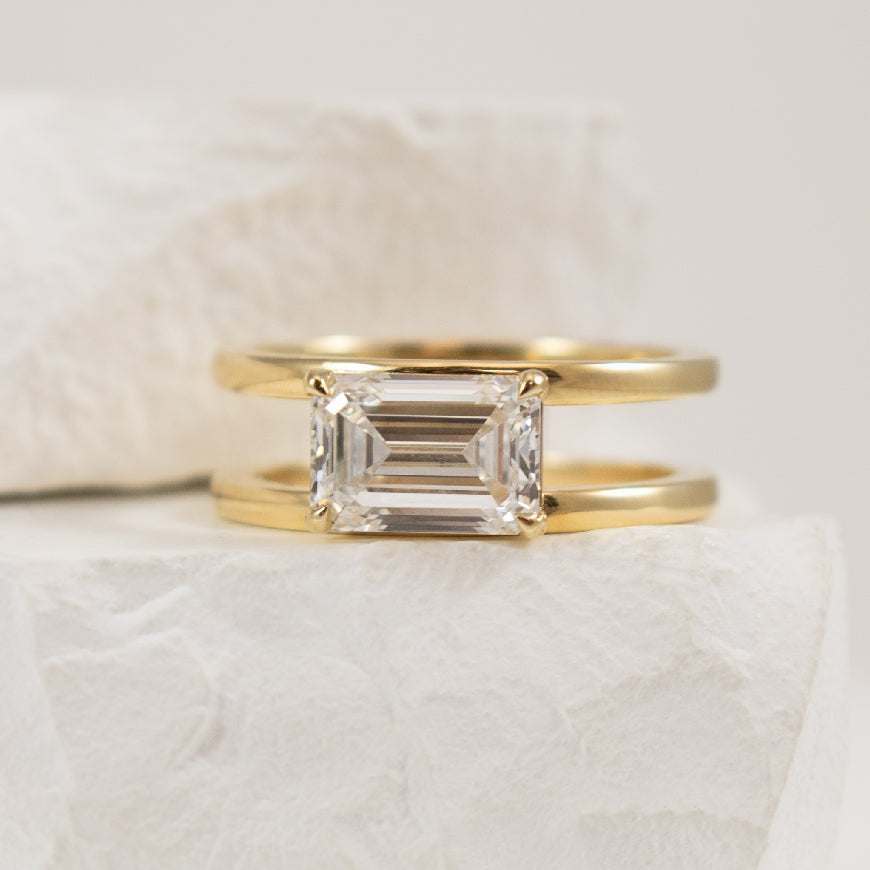 14KY East West Solitaire Diamond Engagement Ring
14K Yellow Gold Lab Grown Diamond Emerald Cut East West Solitaire Engagement Ring
2.02 Carat Emerald Cut Lab Grown Diamond of VS1 Clarity, E Colour, Excellent/ Excellent Cut, IGI Certified
F