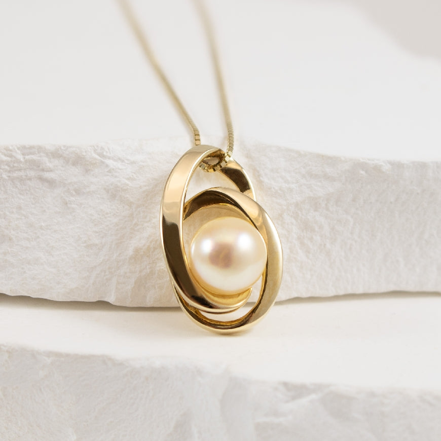 14KY Natural Yellow Akoya Pearl Necklace
14K Yellow Gold Natural Yellow Akoya 7.9mm Pearl Necklace
Chain Lenght 18'