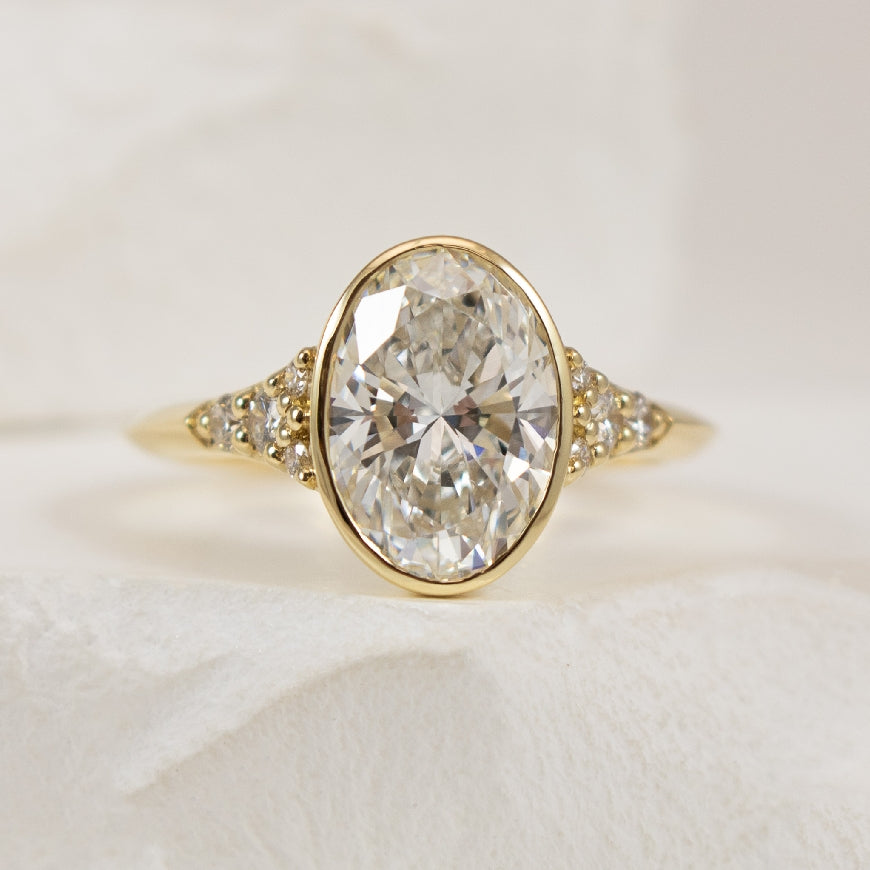 14KY Gabriel & Co. Diamond Engagement Ring           

14 Karat Yellow Gold Gabriel & Co. Lab Grown Oval Cut Diamond Bezel Set Engagement Ring 

Center - 2.53 Carat Oval Cut Lab Grown Diamond of VS1 Clarity, E Colour, Excellent/ Excellent Cut, IG