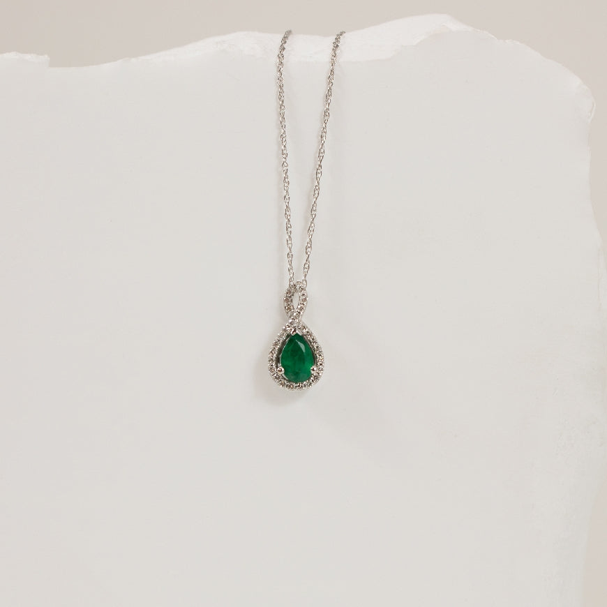 14KW Pear Shaped Emerald & Diamond Halo Necklace   

14K White Gold Emerald & Natural Diamond Halo Necklace

6X4 Pear Shaped Emerald
0.10 Total Natural Diamond Weight SI1 Clarity, GH Colour

Chain Length 18'


