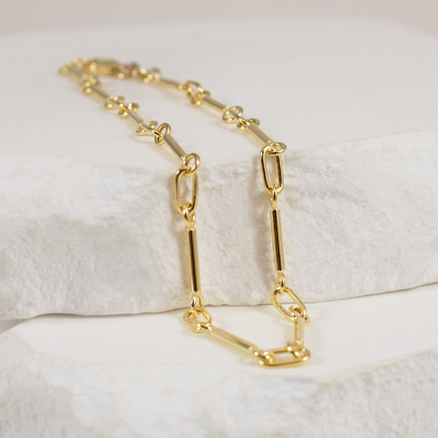14KY Hollow Bar & Oval Link Chain Bracelet   

14 Karat Yellow Gold Hollow Bar & Oval Link Chain Bracelet

1.60 Grams 

7.25' Necklace Length 



