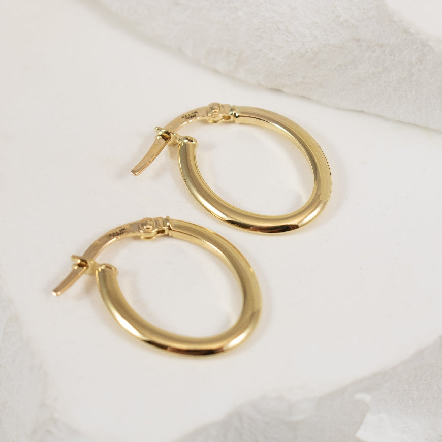 14KY Oval Tube 13x10mm Hoops 

14 Karat Yellow Gold Polished Oval Tube Hoops 

0.91 Grams 

10x13mm



