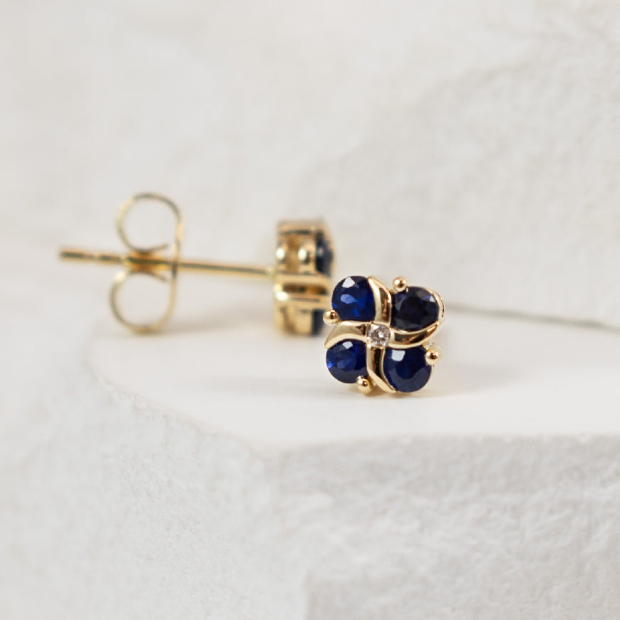 14KY Clover-Shaped Sapphire & Diamond Earrings   

14K Yellow Gold Sapphire & Natural Diamond Stud Earrings 

0.41 Total Sapphire Weight

0.02 Total Natural Diamond Weight VS-SI Clarity, G-H Colour 

Earring Closure Post with Butterfly Back
