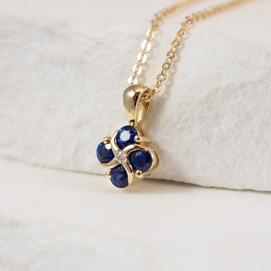 14KY Clover-Shaped Sapphire & Diamond Necklace    

14K Yellow Gold Sapphire & Natural Diamond Necklace

0.44 Total Sapphire Weight 

0.01 Total Natural Diamond Weight VS-SI Clarity, G-H Colour 

Chain Length 16' (Adjustable to 17' and 18')
