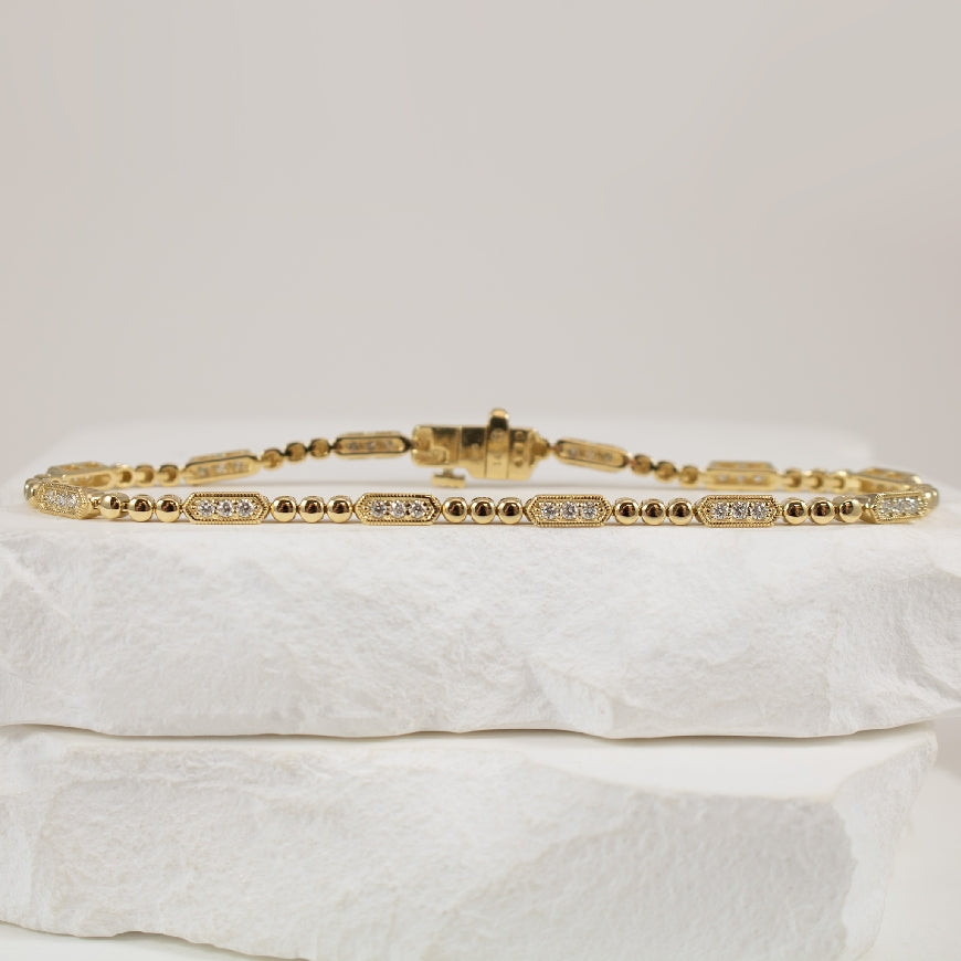 14KY Diamond Station Milgrain Bracelet 

14 Karat Yellow Gold Natural Diamond Station Tennis Bracelet 

0.45 Carats Total Natural Diamond Weight of SI2/I1 Clarity, HI Colour 

7.00' Bracelet Length w. Secure Closure Clasp



