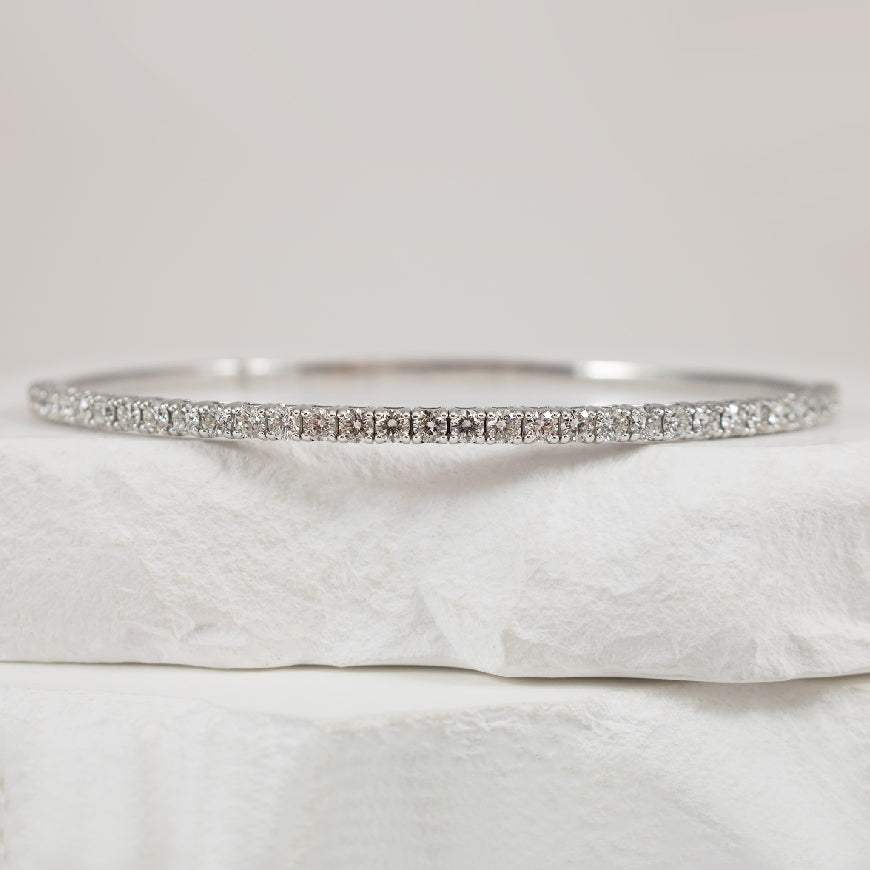 14KW 1.97CT Diamond Flexiable Bangle 

14 Karat White Gold Natural Diamond Flexiable Bangle Bracelet 

1.97 Carats Total Natural Diamond Weight of SI2-I1 Clarity, HI Colour  

6.75' Bracelet Length 



