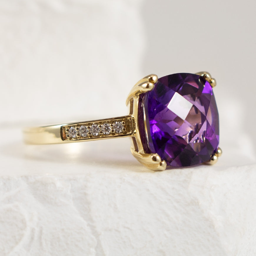 10K Yellow Gold Checkboard Cushion Cut Amethyst & Diamond Accented Ring  

10mm Checkboard Cushion Cut Amethyst- Side Profile