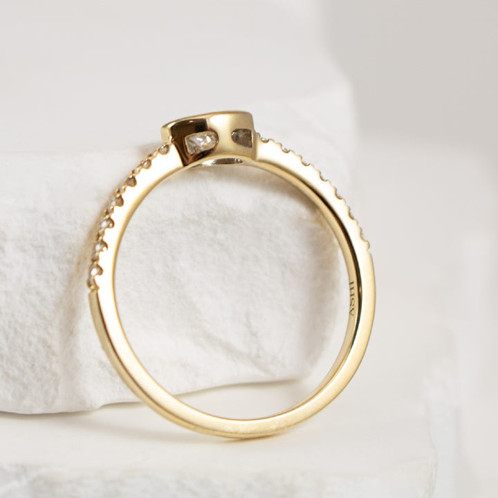 14KY East West Bezel Set Oval Ring