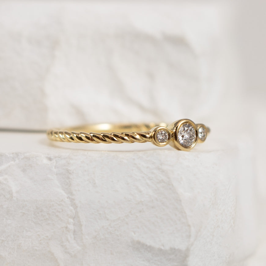10KY Petite Three Stone Bezel Set Twist Ring