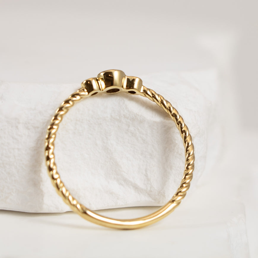 10KY Petite Three Stone Bezel Set Twist Ring