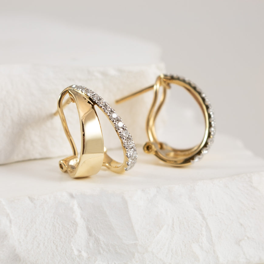 14KY Bassali Diamond Hoop Earrings        

14K Yellow Gold Bassali Natural Diamond & High Polish Split Hoop Earrings 

0.32 Total Natural Diamond Weight SI1-2 Clarity, GH Colour

Earring Closure - Hoops w. Omega Backs 

