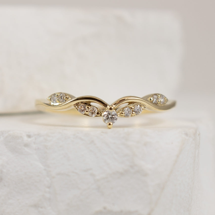 10KY Diamond Fancy Chevron Band              

10K Yellow Gold Natural Diamond Chevron Band 

0.11 Total Diamond Weight I1/2 Clarity, HIJ Colour 

Finger Size 6.75

