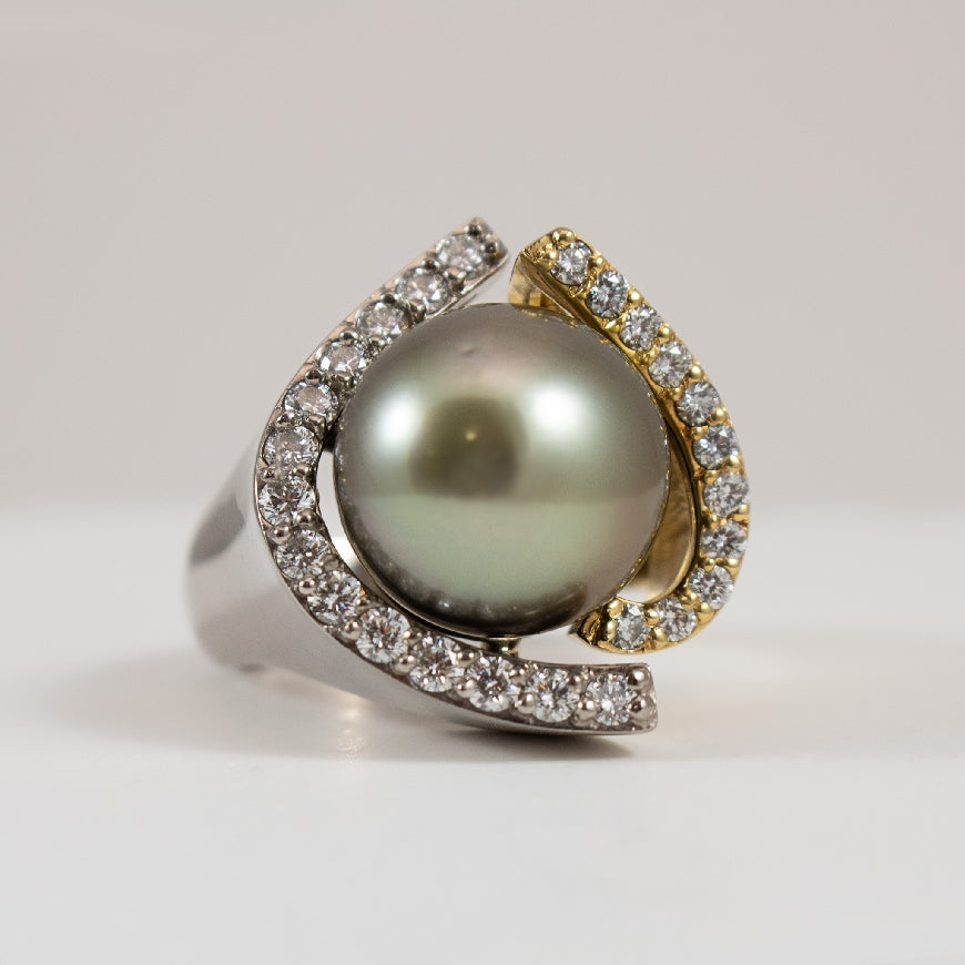18KYW Tahitian Pearl & Diamond Accented Ring      

18K Yellow & White Gold Tahitian Pearl & Diamond Accented Ring

0.64 Total Natural Diamond Weight SI Clarity, GH Colour

Finger Size 6.5

