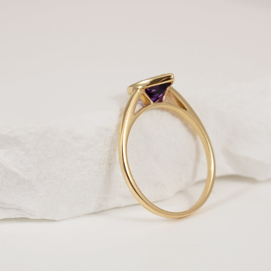 14KY Modern Pear Shaped Amethyst Bezel Set Ring