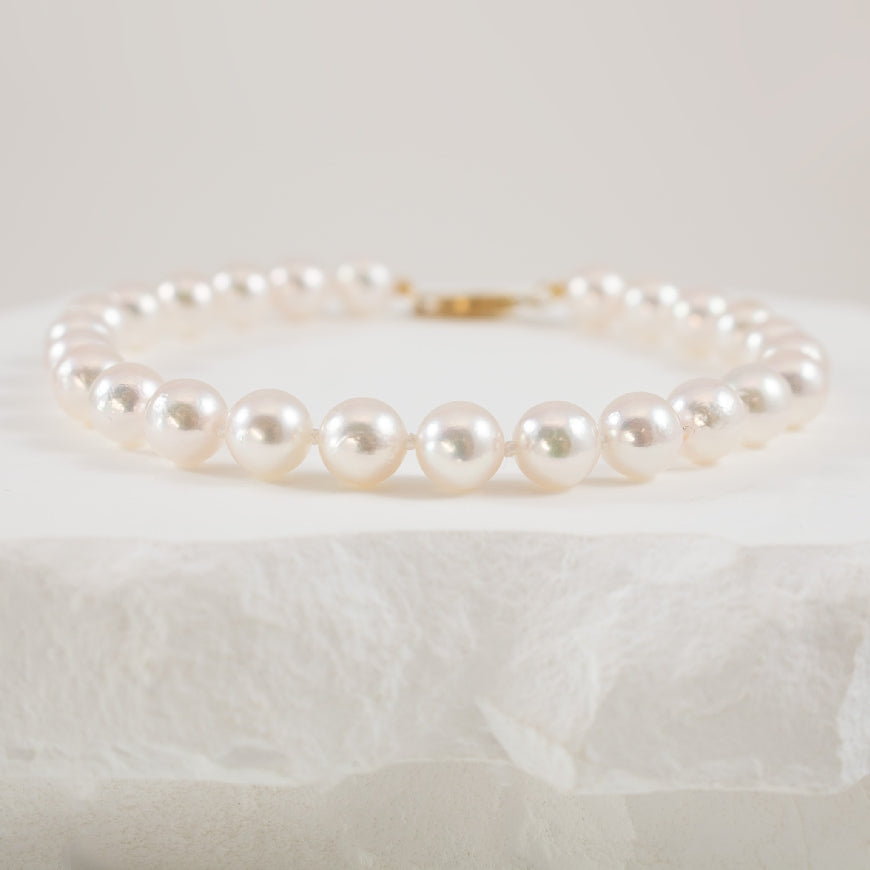14KY Akoya Pearl Bracelet                              

14K Yellow Gold Akoya Pearl Bracelet

Pearl Size 6-6.5mm

Bracelet Length 7.5'

