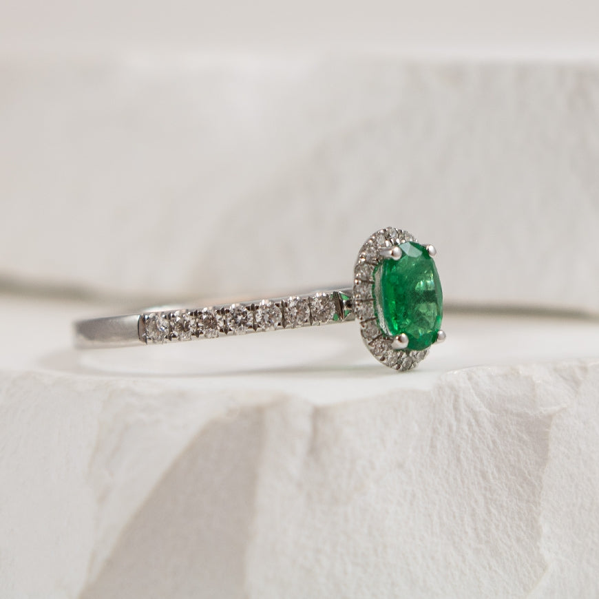 14KW Oval Emerald & Diamond Halo Ring              

14K White Gold Oval Emerald & Diamond Halo Ring 

6X4MM Oval Cut Emerald 
0.25 Total Natural Diamond Weight 

Finger Size 7
