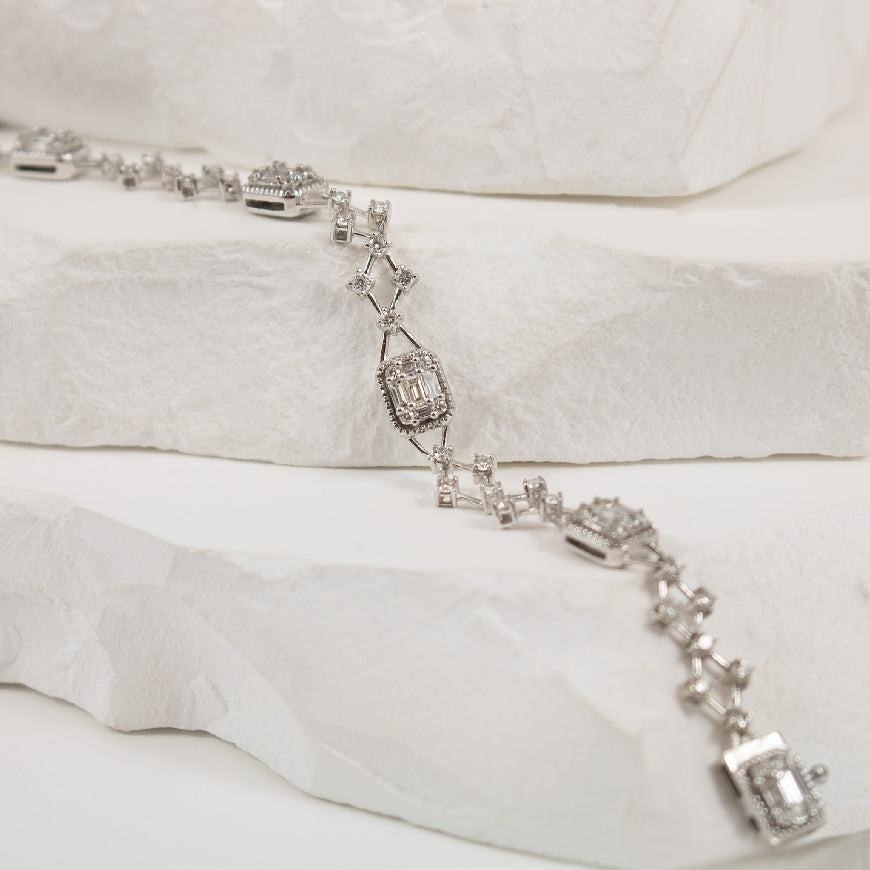 14KW Diamond Cluster 'Lovebright' Tennis Bracelet

14K White Gold Diamond Tennis Bracelet

1.53 Total Natural Diamond Weight SI3 Clarity, GH Colour

Bracelet Length 7.5'
