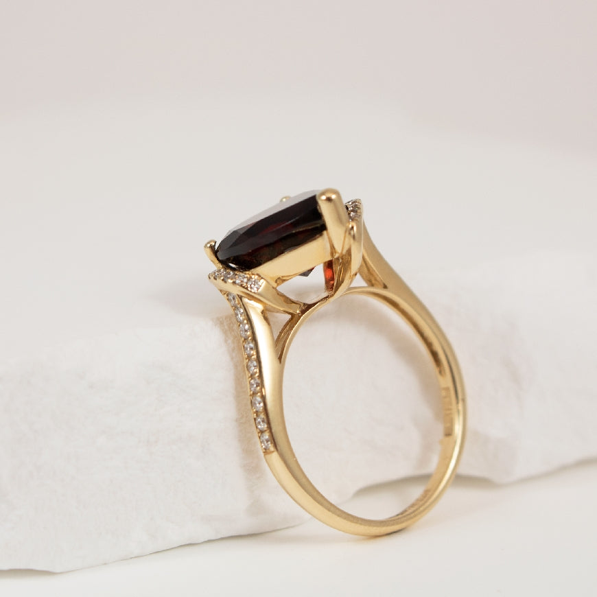 14K Yellow Gold Garnet & Natural Diamond Ring