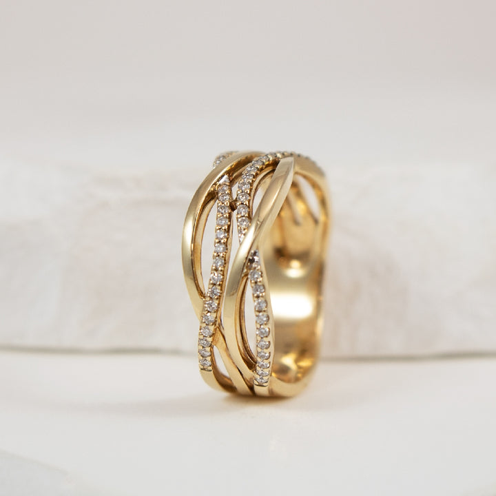 14KY Modern Look Diamond Twist Ring