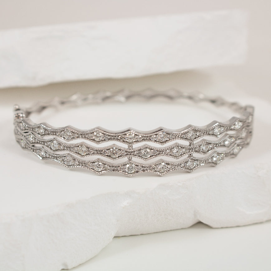 10KW Vintage Style 2.00CT Diamond Bangle Bracelet

10K White Gold Natural Diamond Bangle Bracelet

2.00 Total Natural Diamond Weight
