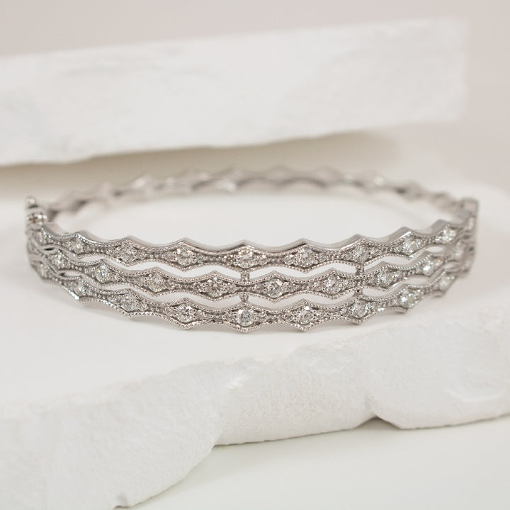 10KW Vintage Style 2.00CT Diamond Bangle Bracelet

10K White Gold Natural Diamond Bangle Bracelet

2.00 Total Natural Diamond Weight
