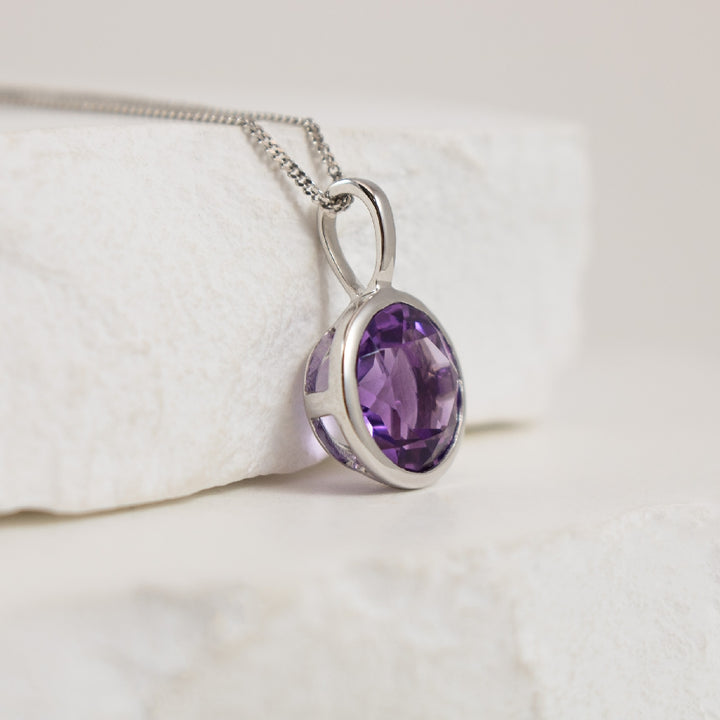 10KW 8MM Round Cut Bezel Set Amethyst Necklace