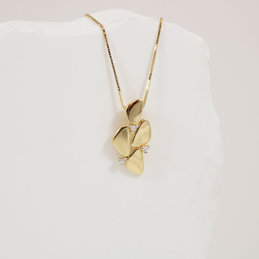 14KY Diamond Pebble Necklace                      

14K Yellow Gold Natural Diamond Pebble Necklace

0.03 Total Natural Diamond Weight

Chain Length 18'
