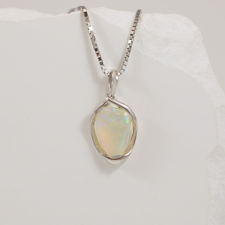 18KW Wrapped Bezel Opal Freeform Pendant        


18K White Gold Opal Freeform Pendant

