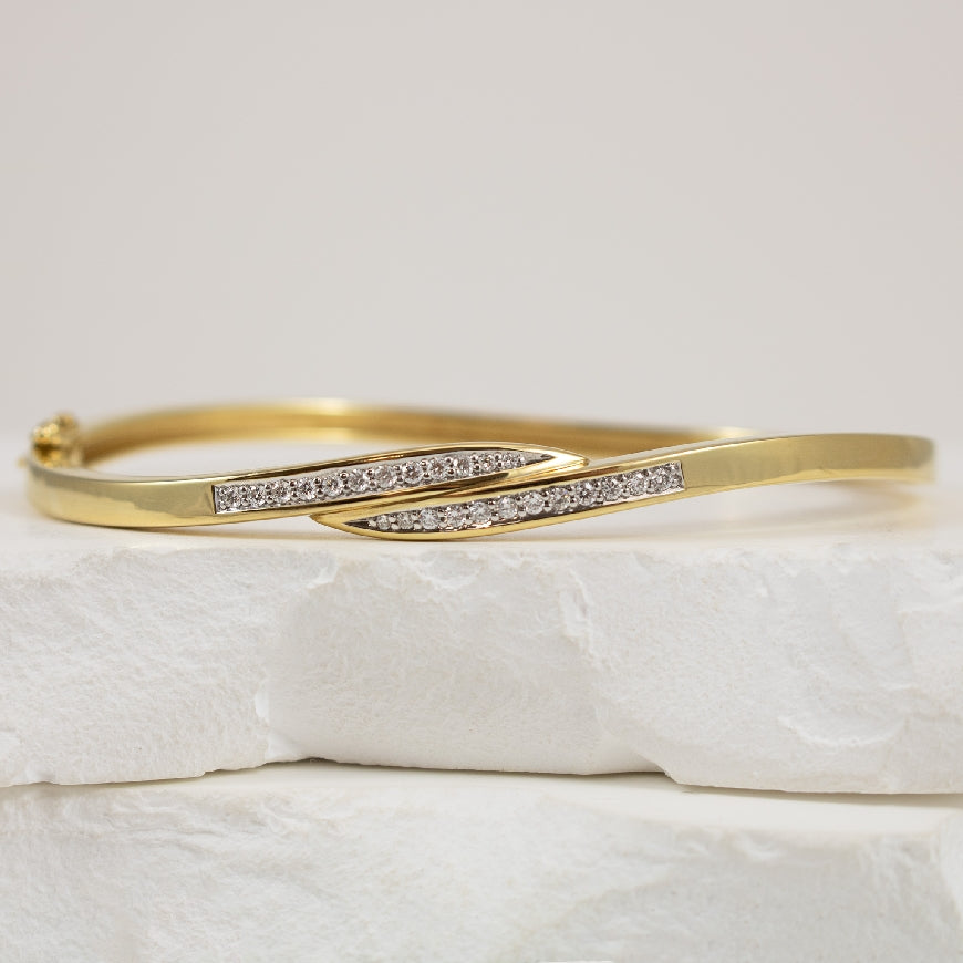 14KYW Breuning Diamond Bypass Bangle              

14K Yellow & White Gold Breuning Natural Diamond Bypass Bangle

0.26 Total Natural Diamond Weight SI Clarity, G Colour



