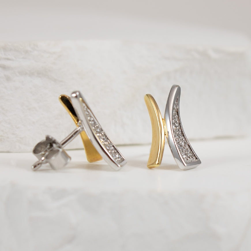 14K Two Tone Gold Breuning Diamond Earrings       

14K Yellow & White Gold Breuning Natural Diamond Earrings 

0.16 Total Natural Diamond Weight SI Clarity, H Colour

Earring Closure Post with Butterfly Back 


