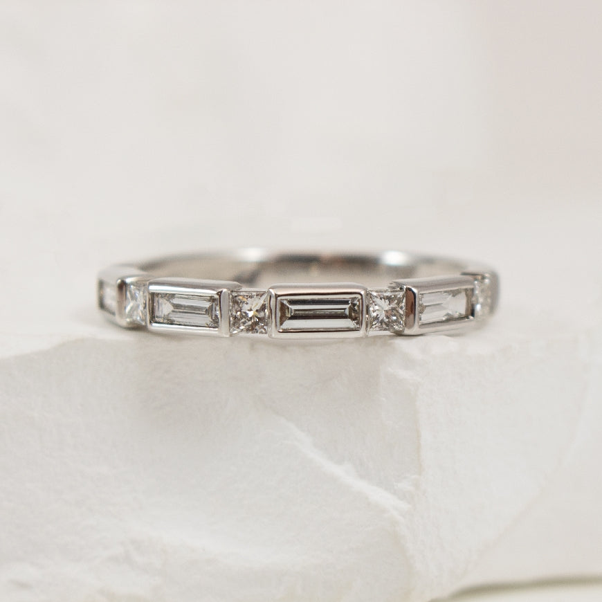 14KW Baguette & Princess Cut Diamond Band     

14K White Gold Basasli Natural Diamond Band 

0.52 Total Natural Diamond Weight SI Clarity, GH Colour

Finger Size 6.75

