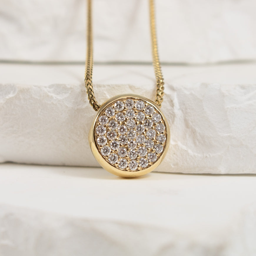 14KY Diamond Pave Circle Necklace                 

14K Yellow Gold Natural Diamond Pave Circle Necklace 

0.72 Total Natural Diamond Weight SI Clarity, GH Colour

Chain Length 18' 

