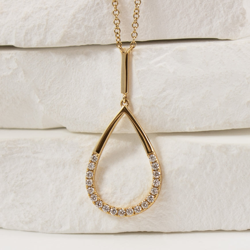 14KY Bassali Diamond Open Pear Necklace                   

14K Yellow Gold Bassali Natural Diamond Open Pear Shaped Necklace 

0.19 Total Natural Diamond Weight SI1-2 Clarity, GH Colour

Chain Length 18' (Adjustable to 16' and 17')
