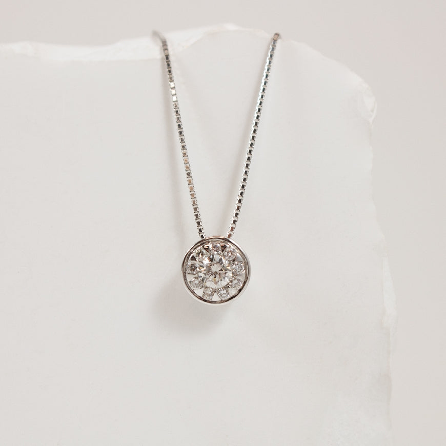 18KW Diamond 'Bouquet' Bezel Set Necklace

18K White Gold Natural Diamond 'Bouquet' Necklace

0.33 Total Natural Diamonds Weight VS2 Clarity, GH Colour

Chain Length 

