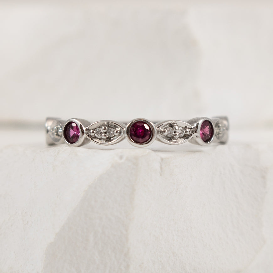 10K White Gold Ruby & Natural Diamond Ring 

0.04 Total Natural Diamond Weight 

Finger Size 6.5

