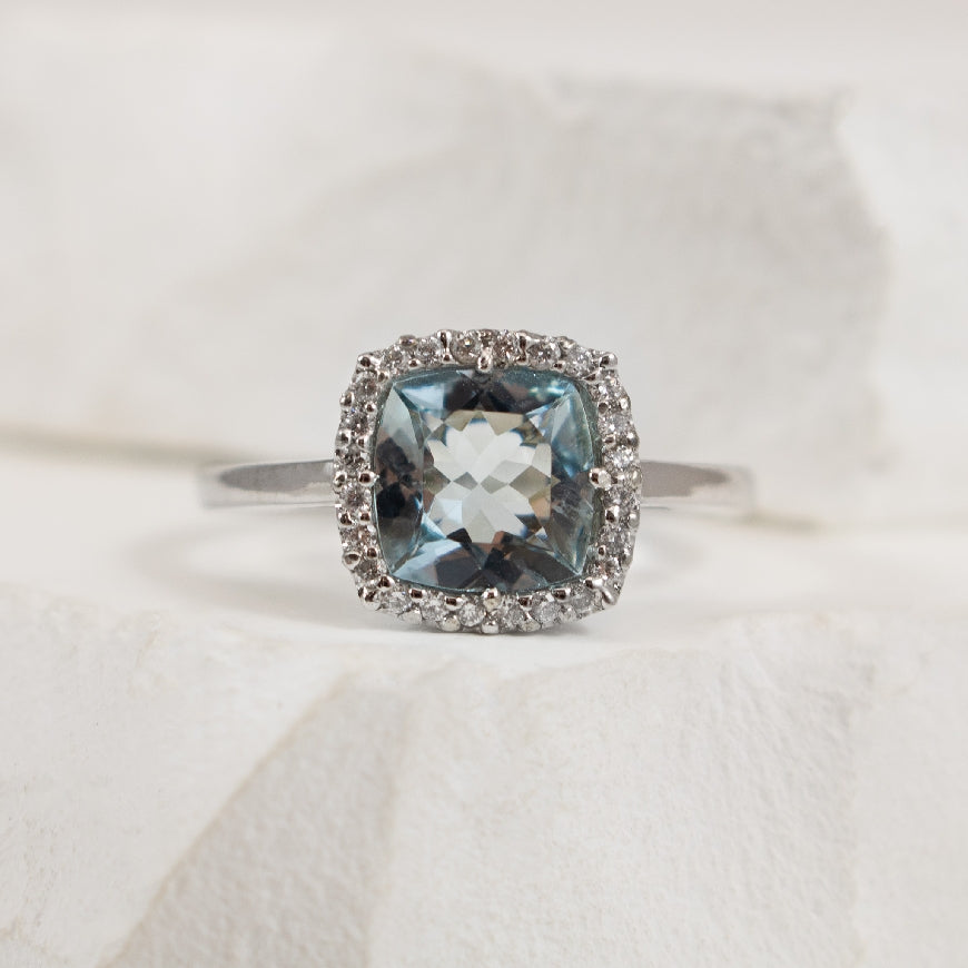 14KW Aquamarine & Diamond Halo Ring               

14K White Gold Aquamarine & Diamond Halo Ring

1.10 Carat Aquamarine
0.18 Total Natural Diamond Weight of I1 Clarity, HI Colour

Finger Size 6


